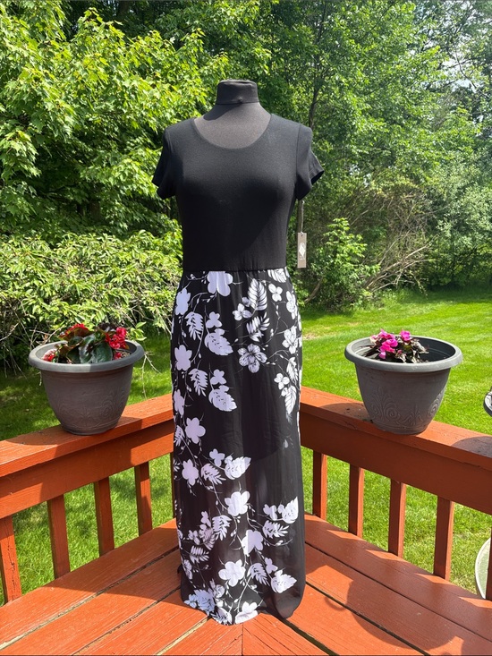Vince Camuto Dresses & Skirts - NWT Vince Camuto, sheer bottom dress